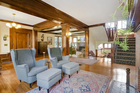 * Grand, Historic Park Ave Apt Home/ 3BR, 2.5BA *