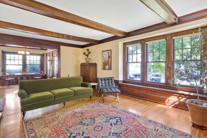 * Grand, Historic Park Ave Apt Home/ 3BR, 2.5BA * gallery image 2