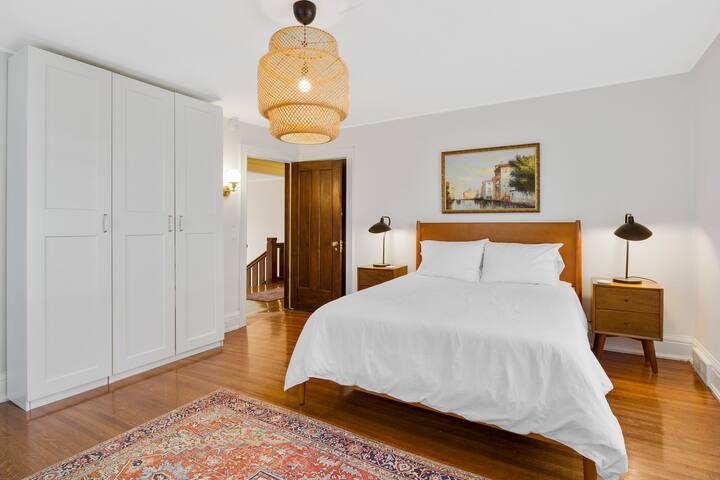 * Grand, Historic Park Ave Apt Home/ 3BR, 2.5BA * gallery image 3