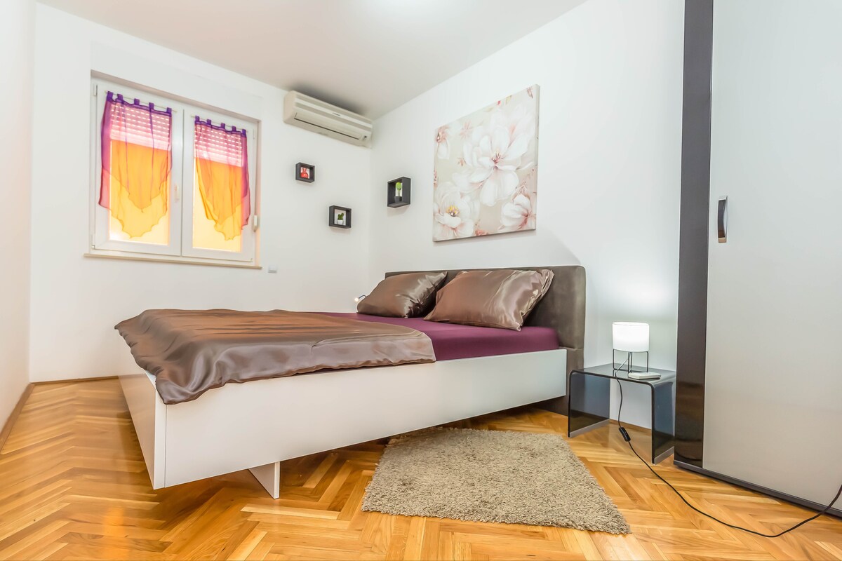 Bedroom with large double bed