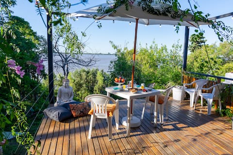 Beautiful house, terrace overlooking the river. Heated jacuzzi