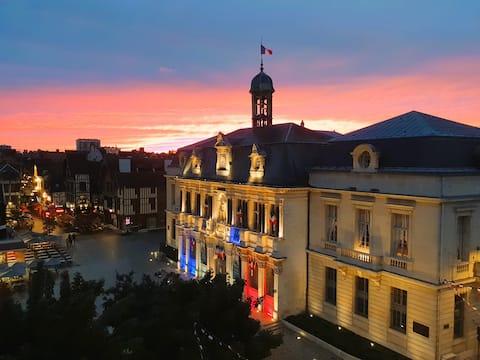 Top Airbnb: The heart of Troyes apartment – panoramic view à Troyes
