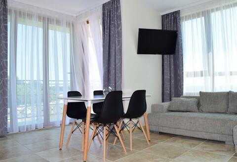 Apt.23 with a frontal view.
