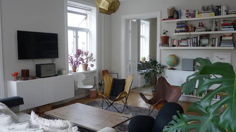 Top Airbnb: Spacious & cozy, near the water. in Södermalm