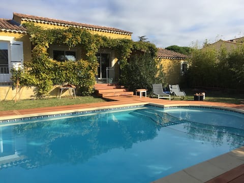 Pont du Gard Villa La Grenandise with pool