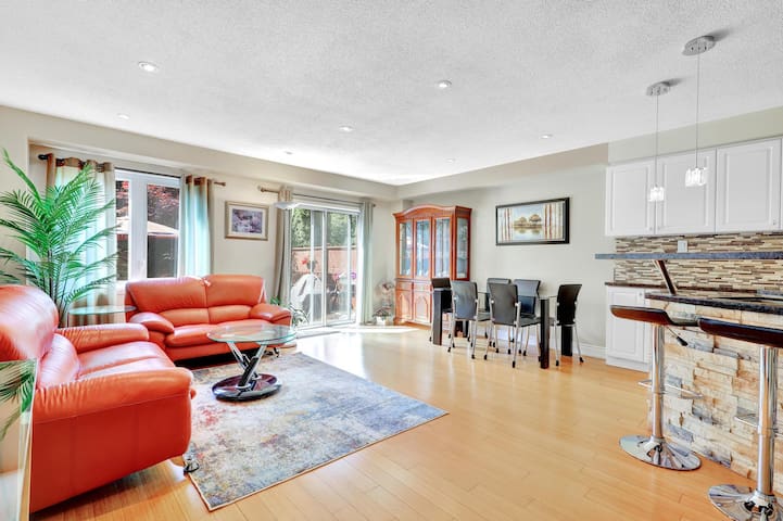 Bright, spacious and convenient 3-brm home