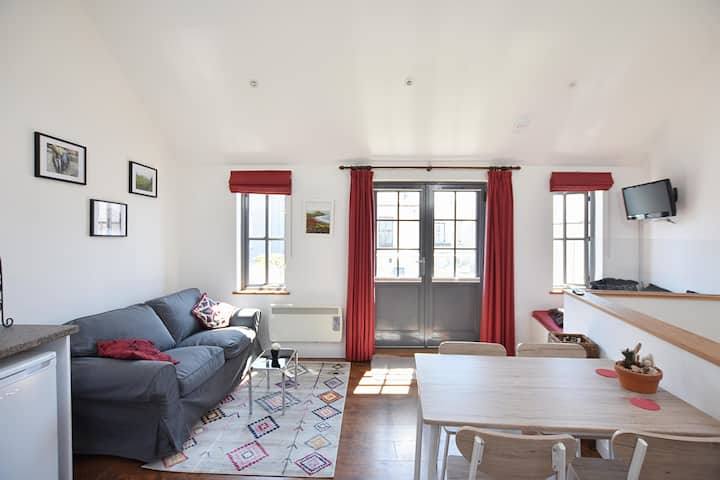 The S'nook. Lovely Barn, Tucked Away, Dog Friendly - Sennen