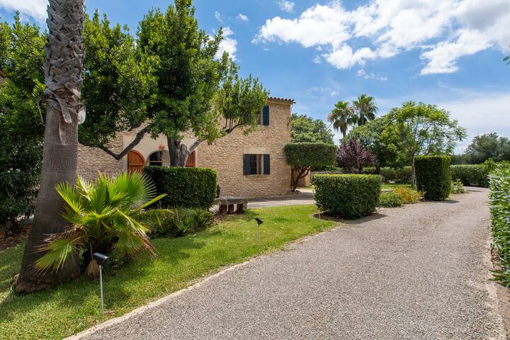 Old Farm Villa gallery image 2