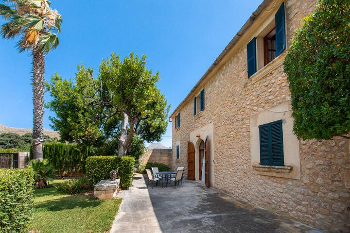 Old Farm Villa gallery image 3