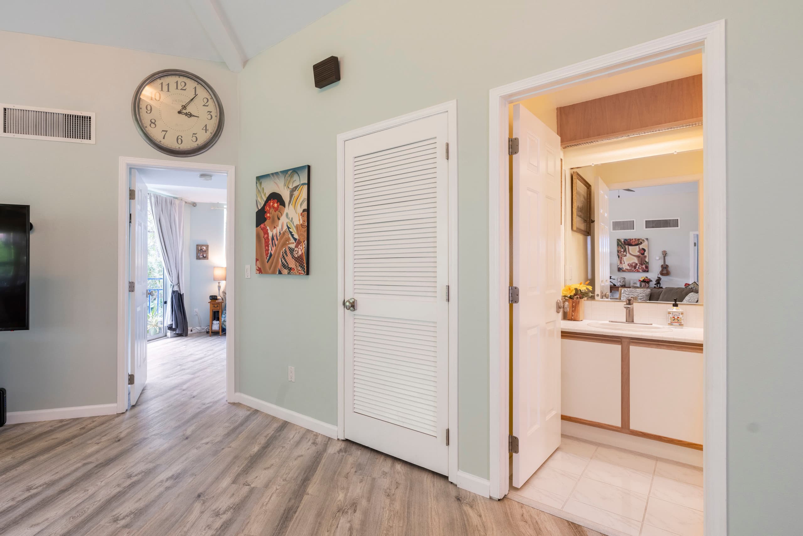 Condo in Kailua-Kona · ★4.88 · 2 bedrooms · 4 beds · 2.5 baths - Image 8