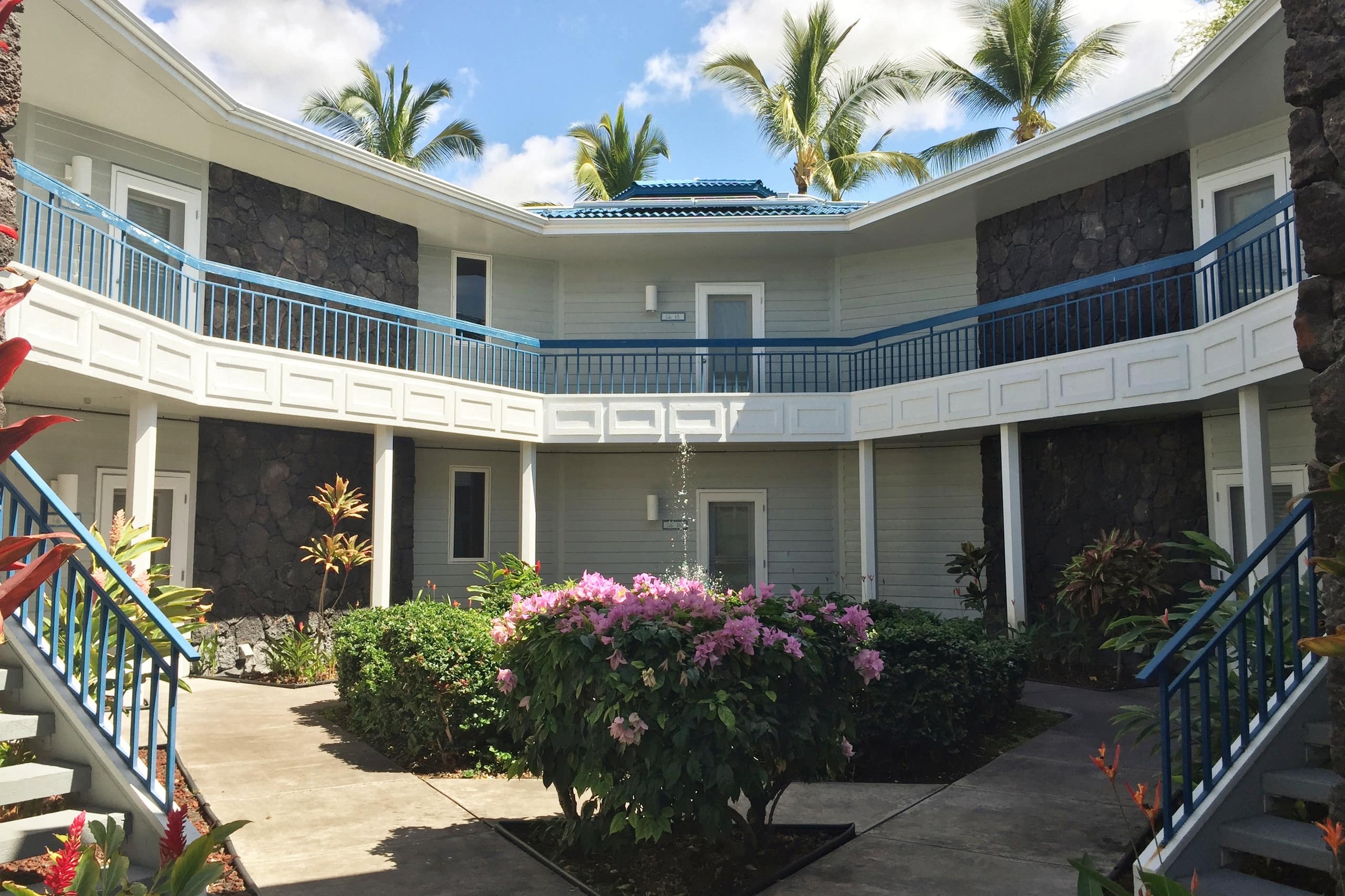 Condo in Kailua-Kona · ★4.88 · 2 bedrooms · 4 beds · 2.5 baths - Image 23
