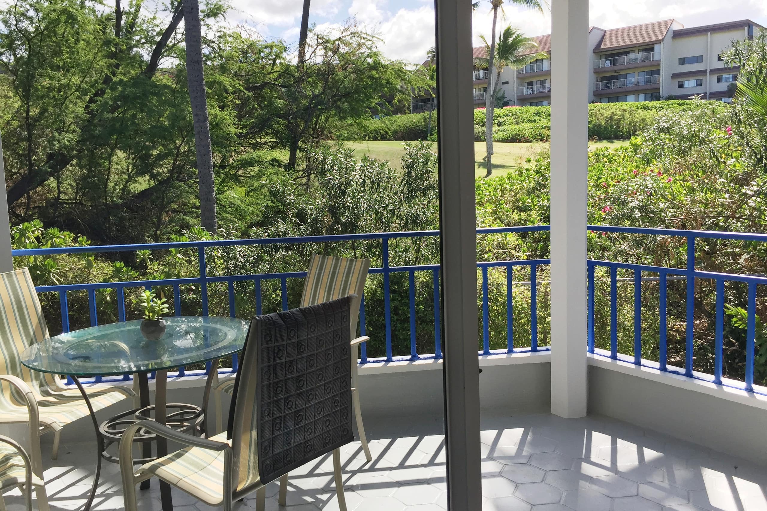 Condo in Kailua-Kona · ★4.88 · 2 bedrooms · 4 beds · 2.5 baths - Image 2