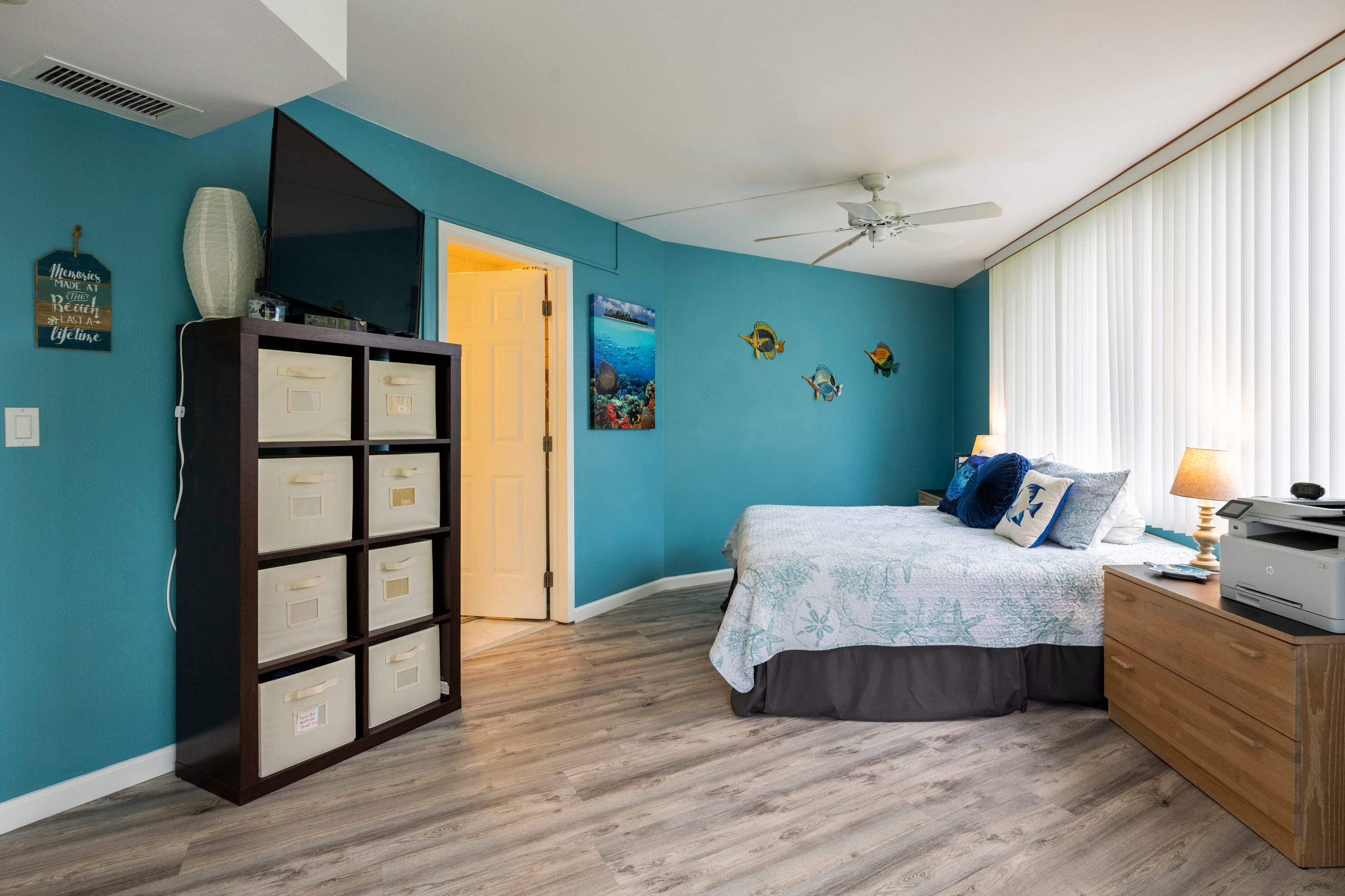 Condo in Kailua-Kona · ★4.88 · 2 bedrooms · 4 beds · 2.5 baths - Image 19