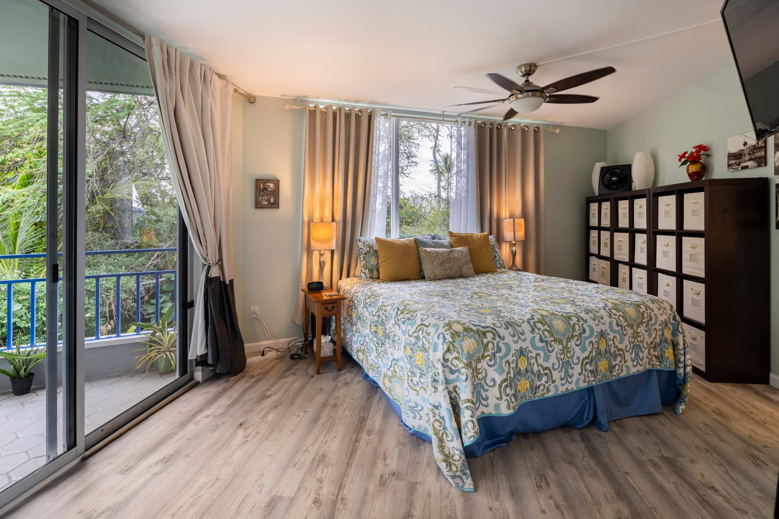 Condo in Kailua-Kona · ★4.88 · 2 bedrooms · 4 beds · 2.5 baths - Image 3