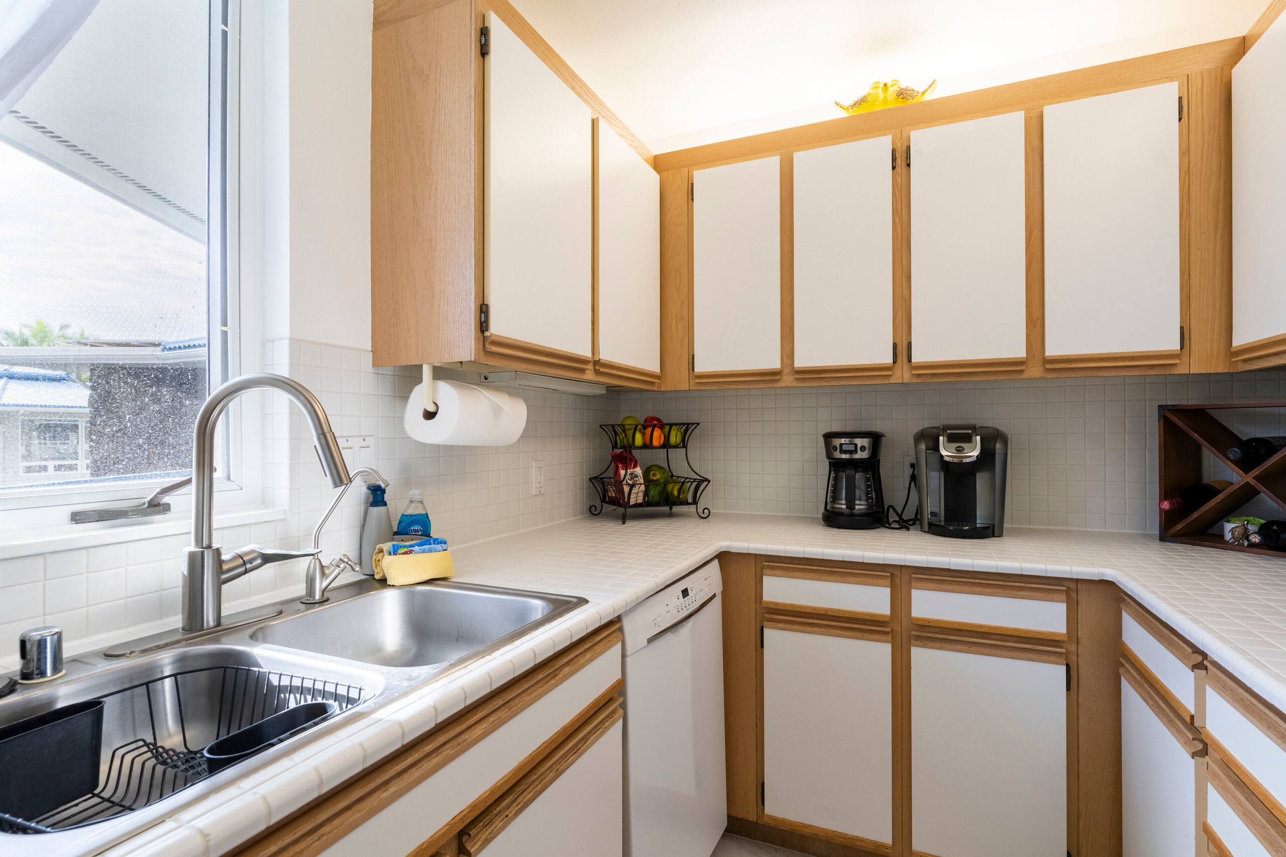 Condo in Kailua-Kona · ★4.88 · 2 bedrooms · 4 beds · 2.5 baths - Image 12
