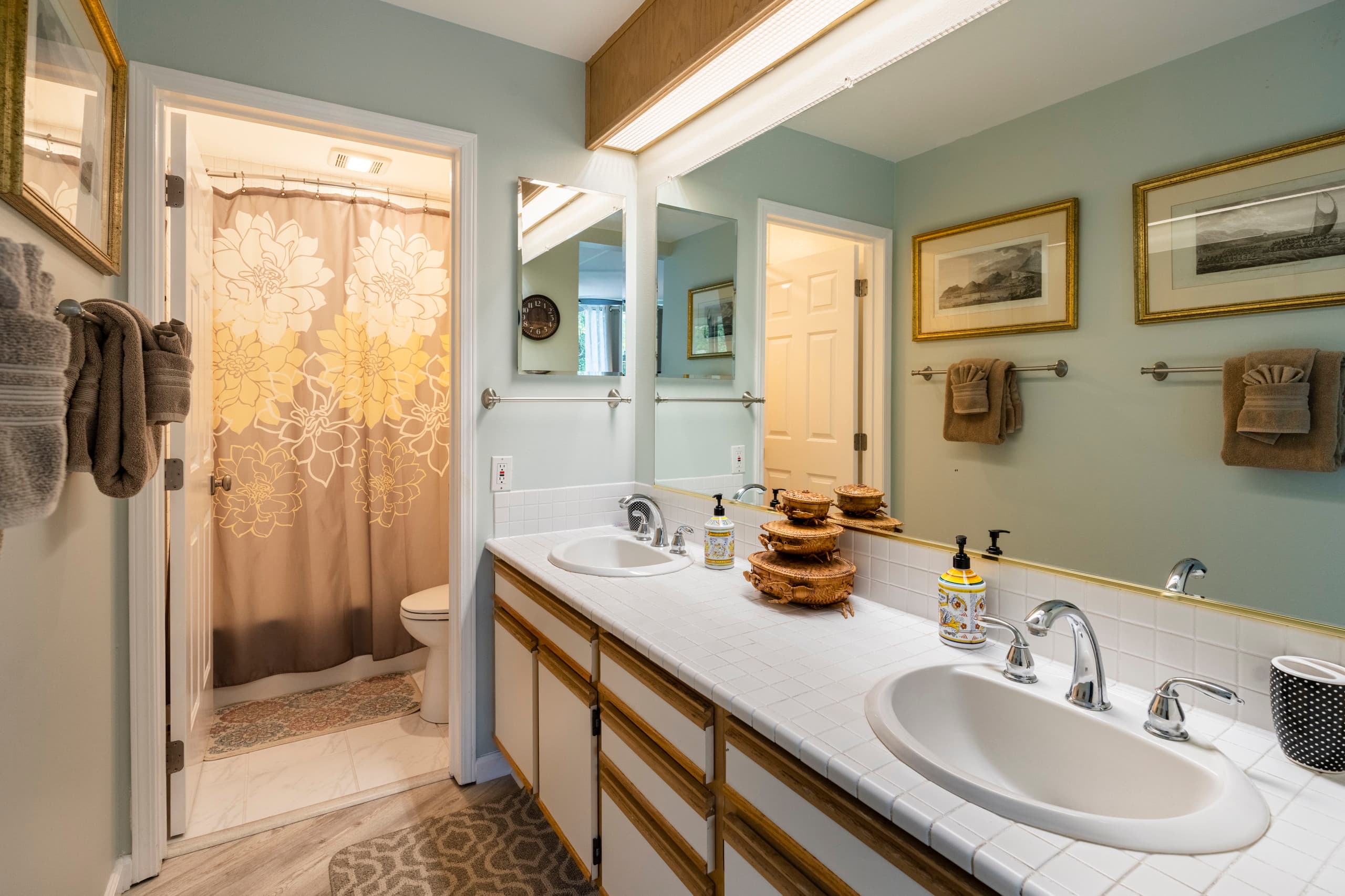 Condo in Kailua-Kona · ★4.88 · 2 bedrooms · 4 beds · 2.5 baths - Image 4