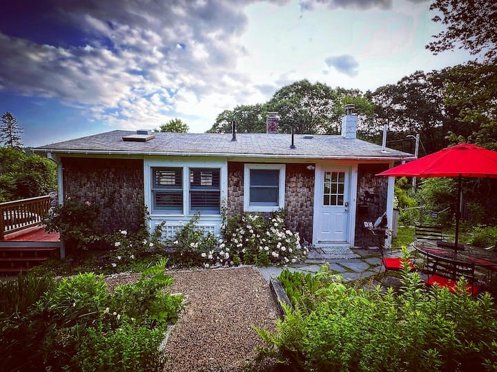 Robyn's Cottage at Plum Cove Cottages for Rent in Gloucester