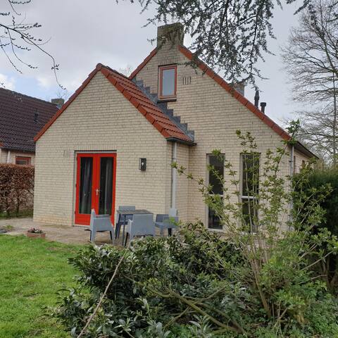Top Airbnb: Cozy vacation home with sauna in Ewijk, WiFi in Ewijk Vording 3
