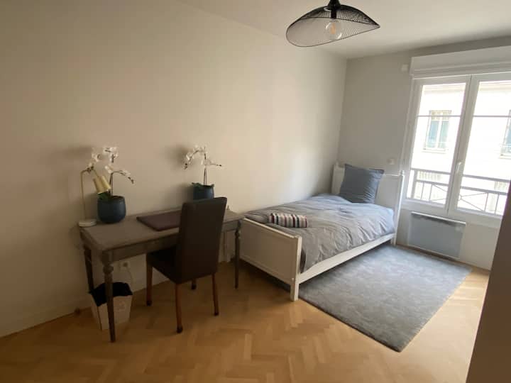 ห้องนอน 3 พร้อมเตียง 90 X 200 และห้องอาบน้ำ
ห้อง 3 พร้อมเตียง 90X200 + ห้องน้ำ (ฝักบัว)