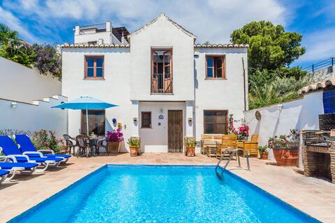 Casa Sol🌞charming house with view📸pool 🏊wifi AC