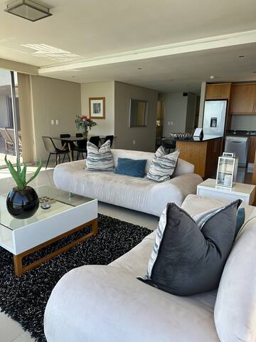 Stunning view, private pool and glorious sunsets gallery image 4