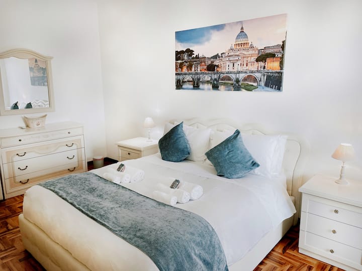 Spálňa 2

NOVÁ AKTUALIZÁCIA 4. 7. 2022: 25 cm MATRACE S 5 cm HOTELOVOU KATEGÓRIOU TOPPER **** * : celková výška matraca 30 cm.