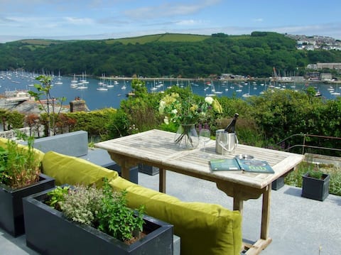 Successful Airbnb property: Stylish house with stunning estuary and sea views in Fowey