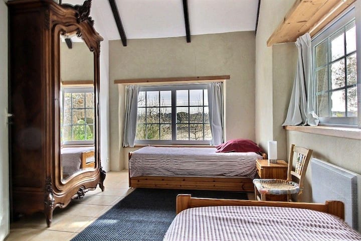 Bedroom # 2, seaview. Second bedroom sea view.