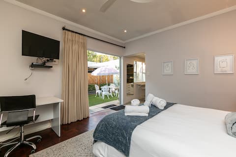 STUNNING Rosewood Garden Guest Suite Parkhurst