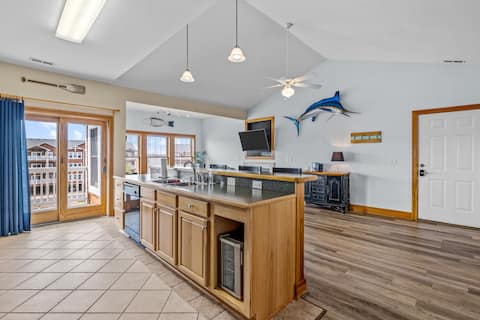 Top performing Airbnb: Top Floor Condo, Breathtaking Sound Views in Manteo
