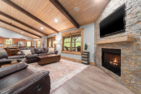 Top Airbnb: Newly Built~Resort Style Amenities~Mins to Dtown in Asheville