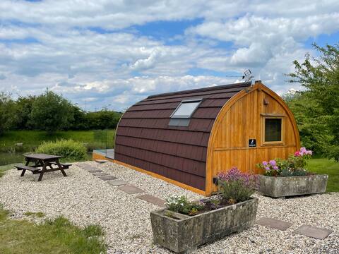 Woodpecker Glamping Pod & Hot Tub