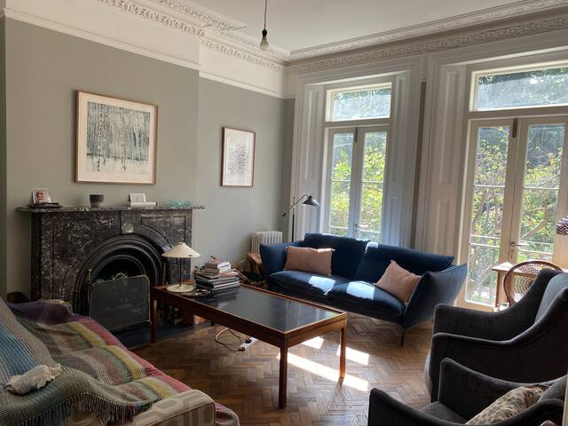 Large 5 bed Victorian family house & big garden. gallery image 2