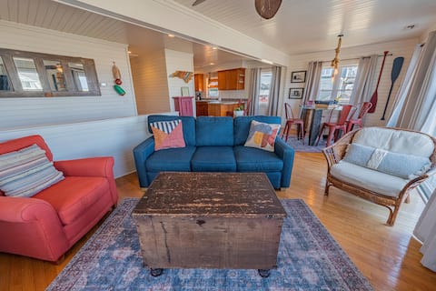 Popular Airbnb listing: Ocean view family cottage. Just steps to the beach in Kitty Hawk