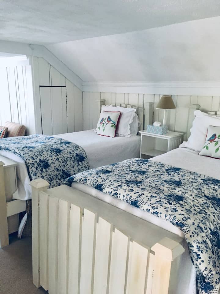 Dormer room left side with siting area and 2 twins