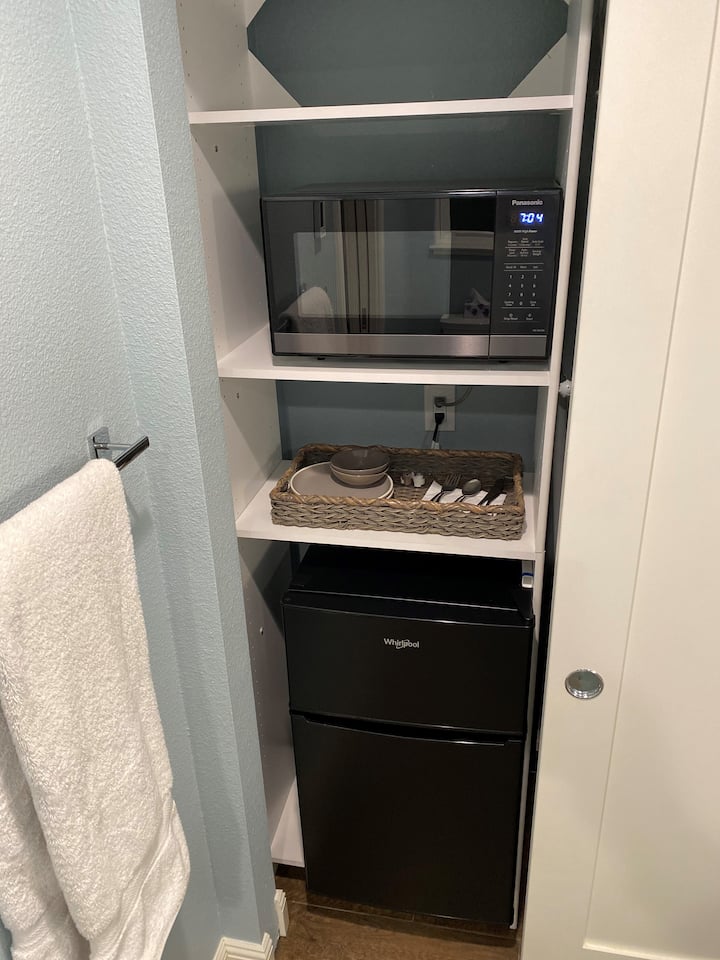 Private 2br Suite: Your Own Wing Of The House - Elk Grove, CA