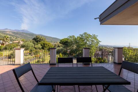 Villa "Vulcano", between Etna and the Sea