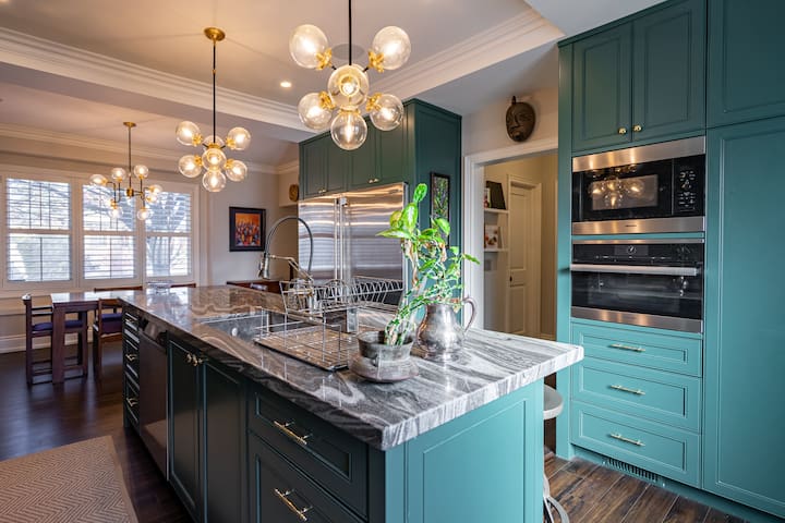 Luxurious new home in the Kingsway (West Toronto)