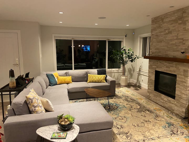 Beautifully Renovated Home With A Stunning View! - North Vancouver