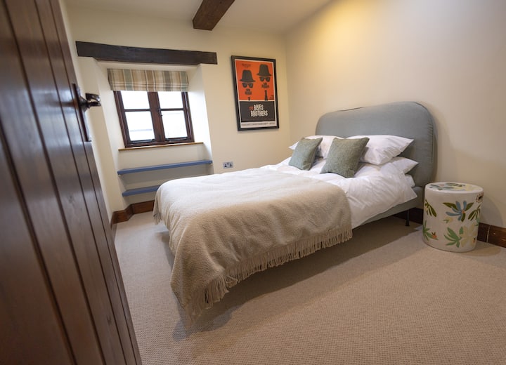 双人卧室，开放式悬挂式。
