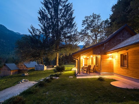 Bohinj Cottage Pr' Maricki - with hot tub & sauna