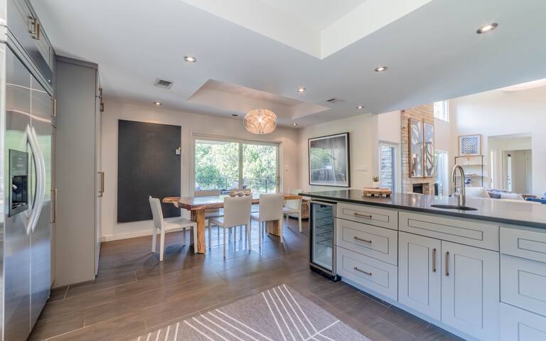 Toro Canyon /10 Min to DT/Pool/Hot Tub/Sport Ct/ + gallery image 5