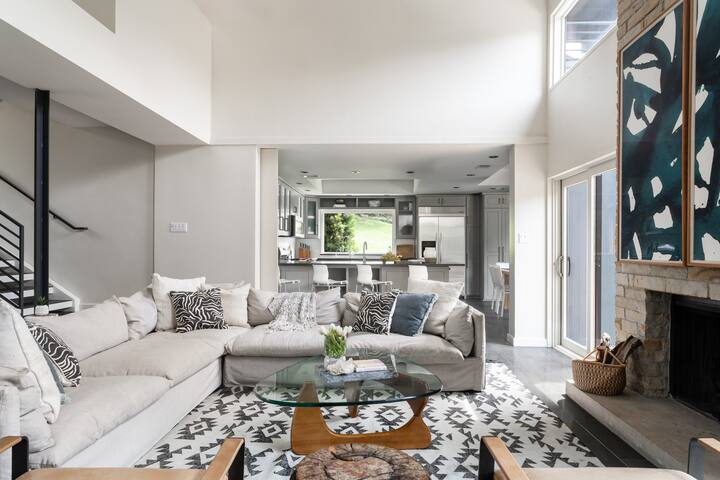 Toro Canyon /10 Min to DT/Pool/Hot Tub/Sport Ct/ + gallery image 4