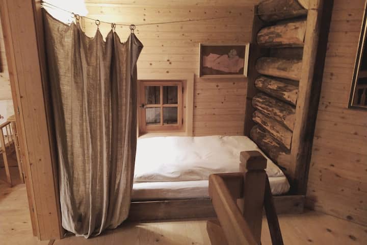 تجويف السرير/الطابق العلوي