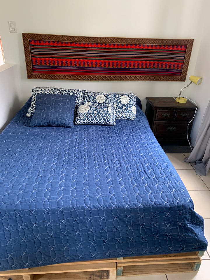 Отворен концепт на двокреветна соба на горниот кат