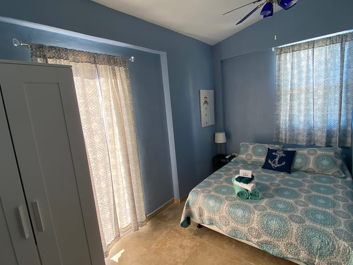 Прв кат - гостинска соба бр. 2 (брачен кревет (широк 150-179 см)