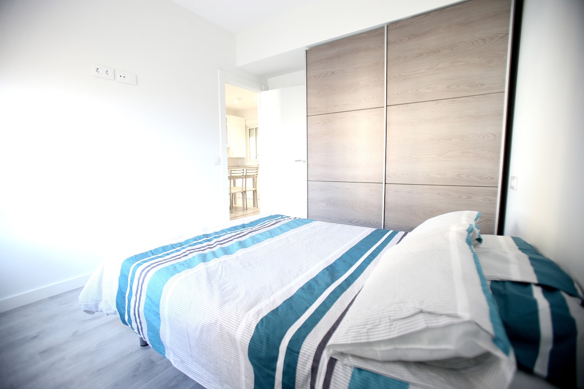 Dhomë gjumi kryesore me krevat dopio.