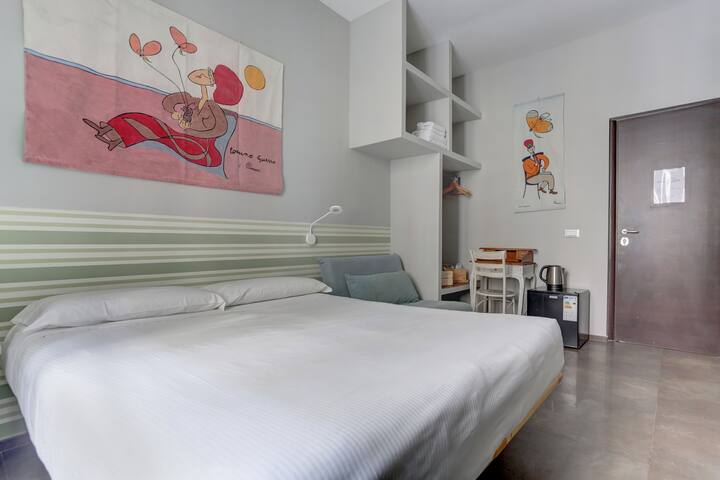 Group apt (3 bedrooms 3 bathrooms) near Colosseum gallery image 2