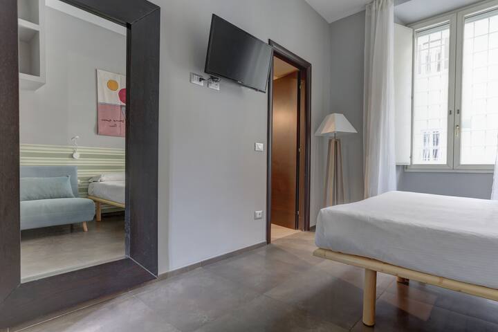 Group apt (3 bedrooms 3 bathrooms) near Colosseum gallery image 4