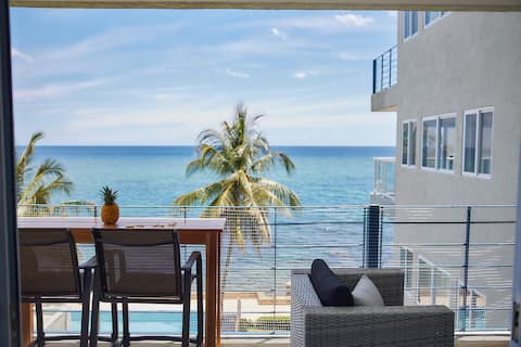 Oceanfront 2 bedroom Condo with pool, Ocho Rios